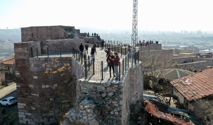 Ankara Kalesi'nde ziyaretçi konforunu ve güvenliğini artırmak için düzenleme yapıldı