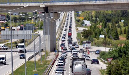 "Kilit kavşak" Kırıkkale'de bayram tatili dönüşü hareketliliği devam ediyor