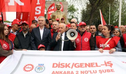 Başkan Yaşar, belediye çalışanları ile birlikte yürüdü