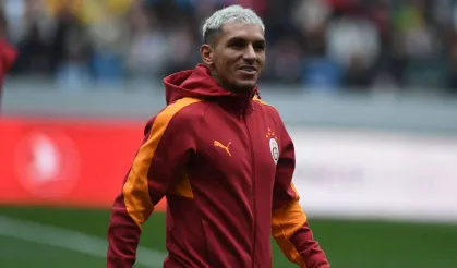 Galatasaraylı futbolcu Torreira’ya AVM’de yumruklu saldırı