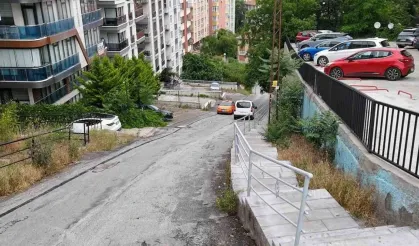 Ankara'da araçların çıkmakta zorlandığı yokuş ilgi görüyor
