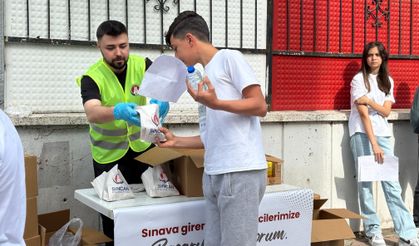 Sincan Belediyesi’nden LGS öncesi simit ve meyve suyu ikramı