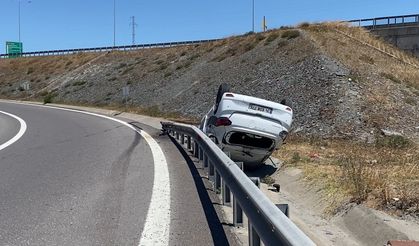 Başakşehir'de bariyerlere çarpan otomobil takla attı: 3 yaralı