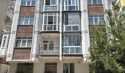 Ablasının cesedi ile 1 hafta aynı evde kalan engelli, hastaneye kaldırıldı