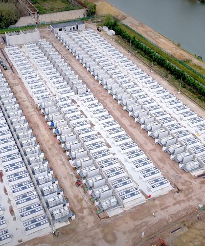 800 MWh enerji depolamasının yarısı tamamlandı