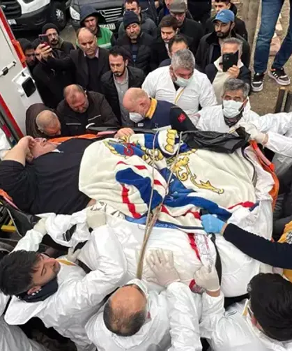 30 kişi tarafından evinden çıkarılan fil hastası, Ankara'ya götürüldü