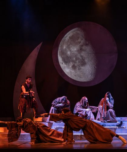 Çağdaş operanın iki yeni eseri 'Tehlikeli Oyun' ve 'Deli Dumrul' dünya prömiyerini yaptı