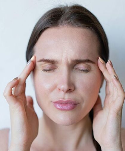 Geçmeyen baş ağrısının nedeni diş sıkma olabilir