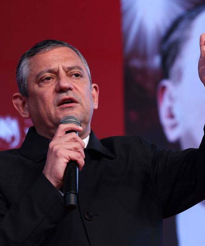 Özgür Özel: Normal bir siyasi parti kaldırdığımız yükün 10'da birinde ezilir