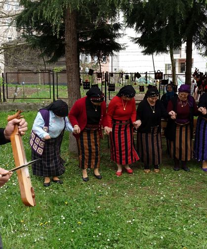 'Altın Kızlar' dayanışması; türkülerle dokunan 'dastar'a horonlu tanıtım