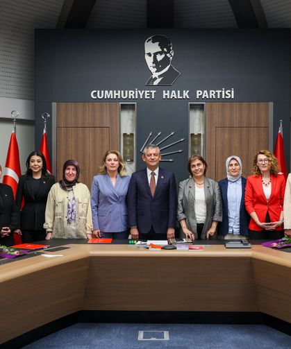 Özgür Özel, bazı siyasi partilerin kadın yöneticileriyle görüştü