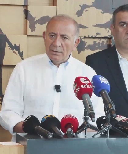 Gürsel Tekin: Bermuda üçgeni ile mücadele ediyoruz