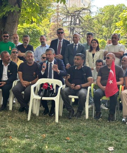 Özgür Özel'den şehit aileleri ile gazilerin oturma eylemine destek