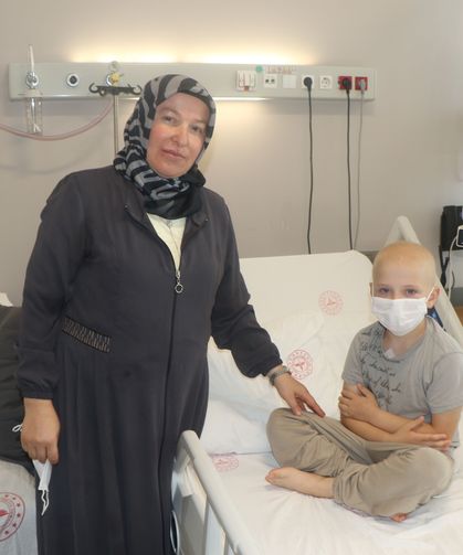7 yaşındaki Harun'un vücudunda tespit edilen 20 santimetrelik tümör, operasyonla temizlendi