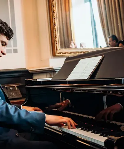 Genç Türk besteci ve piyanist Umut Veysel Demirtaş, Amsterdam'da konser verdi