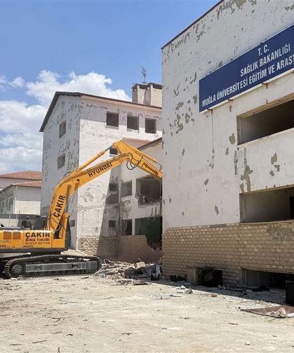 Cumhur Uzun:  Yıkım kararı olan bölümde doğum ve ameliyat yapılıyor mu?