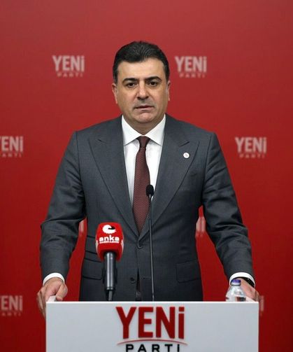 Yeni Partili Emre: Bizi suni gündemlerle meşgul etmeye çalışıyorlar