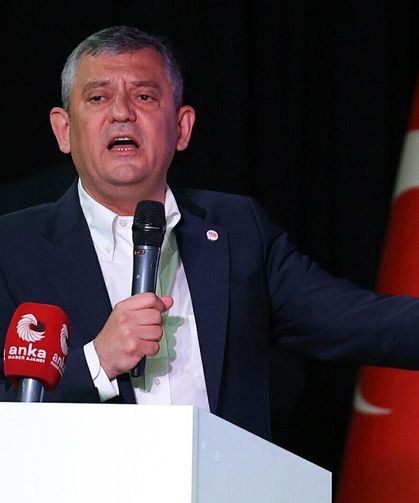 Özgür Özel: Yeni Parti karanlığa inat yakılmış bir mumdur