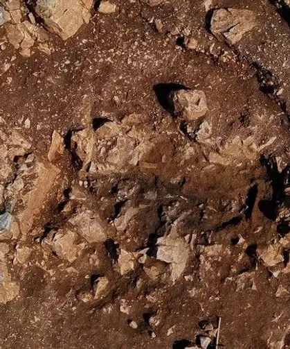 Gölyazı'daki antik tiyatroda seyirci basamaklarının arasında mezar bulundu