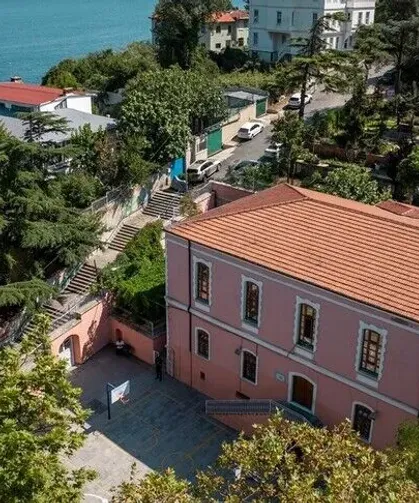 Emirgan İlkokulu 156 yıllık binasında eğitimi sürdürüyor