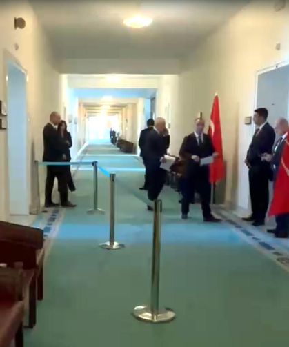 Yeni Partili Emir, Kılıçdaroğlu’nun odasının karşısındaki odasının önüne şerit çektirdi