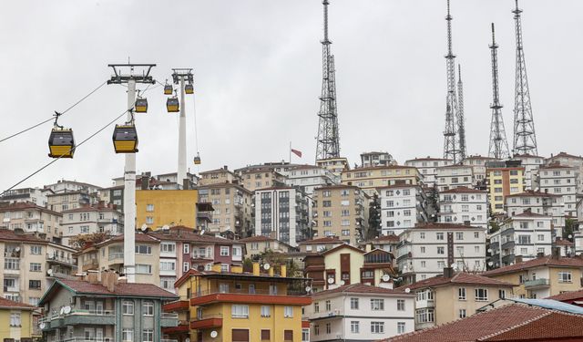Ankara'da şiddetli rüzgar hayatı olumsuz etkiledi