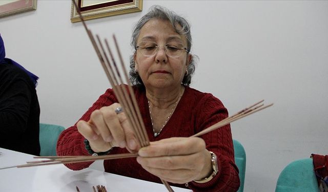 Atık malzemeler kursiyerlerin elinde hediyelik eşyaya dönüşüyor