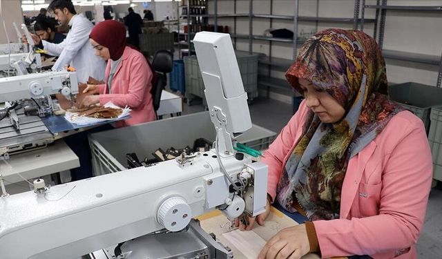 Ağrı'da tasarlanarak üretilen çantalar yurt dışında alıcı buluyor