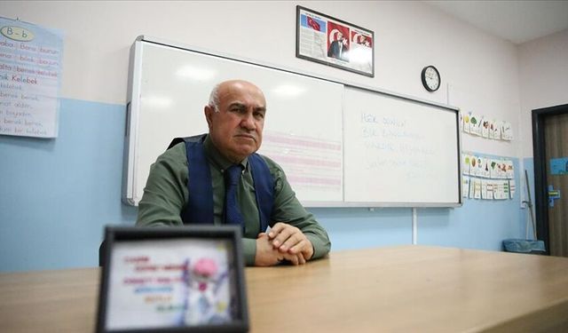 Gaziantep'te emekli olan öğretmene öğrencilerinden duygulandıran veda