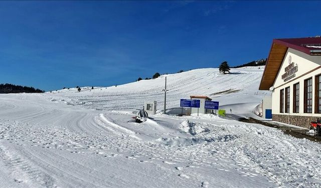 Keltepe Kayak Merkezi'nde kar kalınlığı 60 santimetreye ulaştı