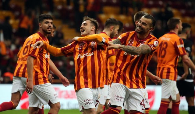 Galatasaray'ın yıldız futbolcularına özel sanat eseri