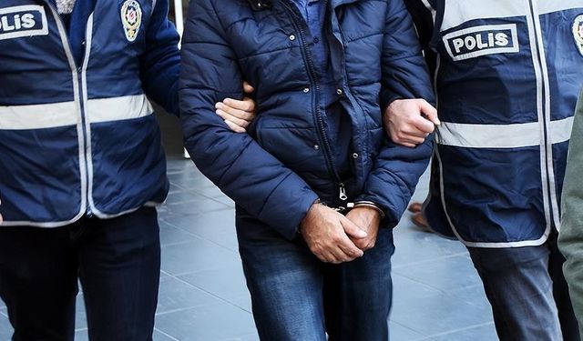 Kendilerini jandarma personeli olarak tanıtan 3 dolandırıcıyı, jandarma yakaladı