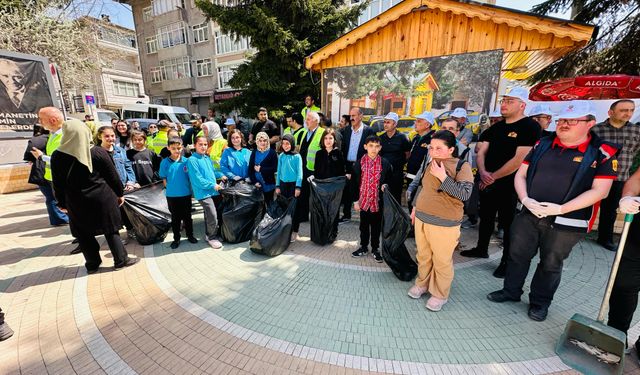 'Sakin şehir' Şavşat'ta, temizlik seferberliği; sokak sokak çöp topladılar