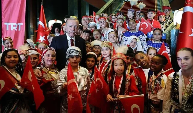 Erdoğan: Evlatlarımızın 23 Nisan Milli Egemenlik ve Çocuk Bayramı'nı tebrik ediyorum