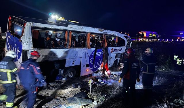 Aksaray'da yolcu otobüsünün devrildı: 2 ölü, 34 yaralı