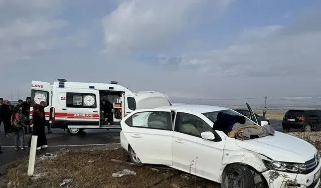 Ağrı'da 3 ayrı trafik kazasında 4 kişi yaralandı