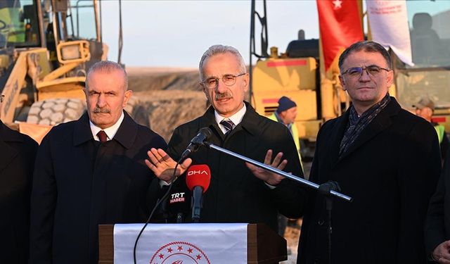 Bakan Uraloğlu: Van Çevre Yolu'muzu en kısa zamanda bitireceğiz