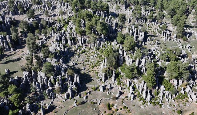 Antalya'nın coğrafi güzelliği "Adam Kayalar" turistlerin uğrak noktası oldu