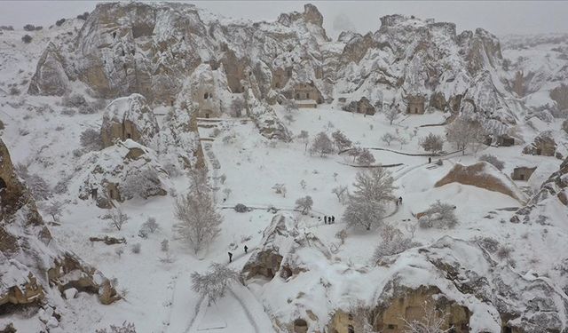 Kapadokya'da turistler karın keyfini yaşadı