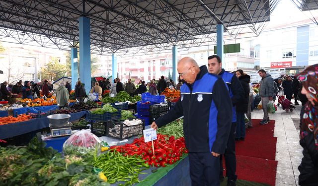 Çankaya’da zabıtalar pazar denetimini sürdürüyor