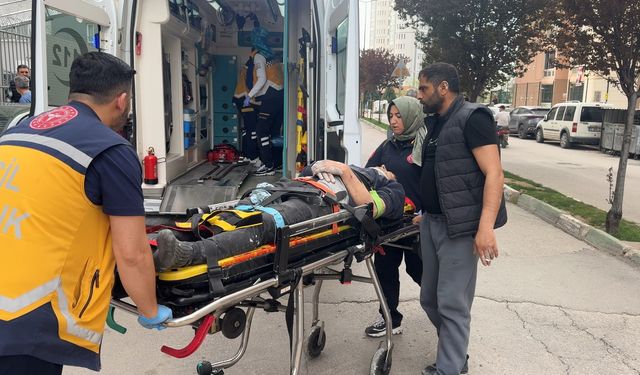 İnşaatta çöken iskeleden düşen işçinin bacağı kırıldı