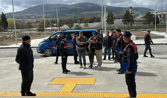 Tartıştığı arkadaşını, silahla vurup ağır yaraladı