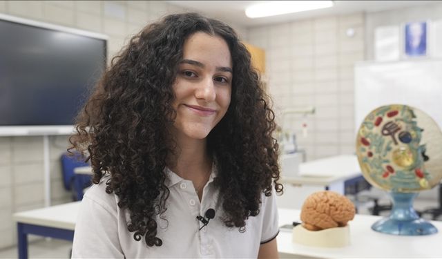 Lise öğrencisi beyin tümörü ve bağırsak ilişkisini incelediği projesiyle TÜBİTAK'tan ödül aldı
