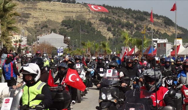 Motosiklet tutkunları Gelibolu Yarımadası'nda şehitlere saygı için buluştu