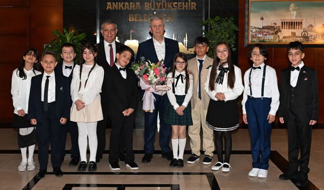 ABB Başkanı Yavaş, koltuğunu çocuklara devretti