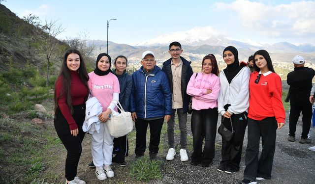 Başkan Büyükkılıç, Ali Dağı'nda gençlerle yürüyüş yaptı