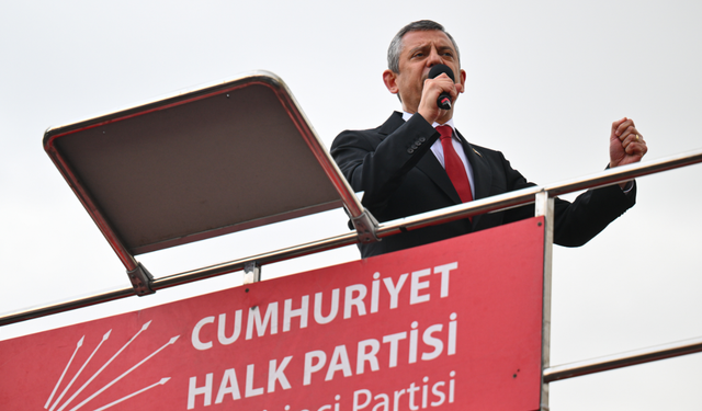 CHP Genel Başkanı Özel, Birinci Meclis'in önünde konuştu