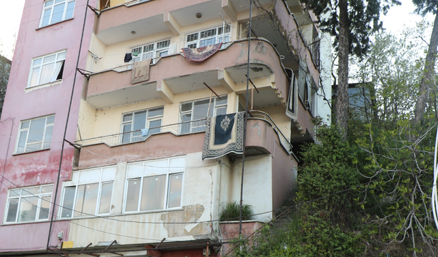 Samsun’daki heyelan bölgesinde ikinci heyelan: 5 katkı bina tedbir amaçlı tahliye edildi