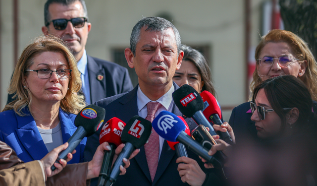 Özgür Özel, Bakırköy Kadın Kapalı Cezaevi'ndeki tutukluları ziyaret etti
