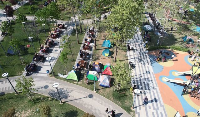 İstanbul’da evlerine girmekten çekinenler çadırlarda ve araçlarında kalmaya devam ediyor